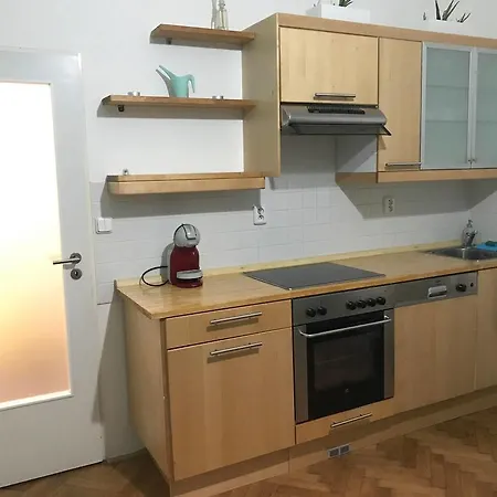 New Moder In The Centre * Prag